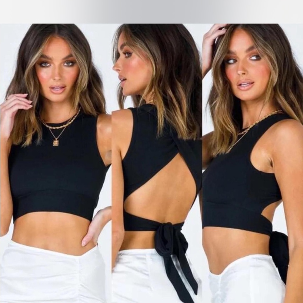 Black Sleeveless Crop Top